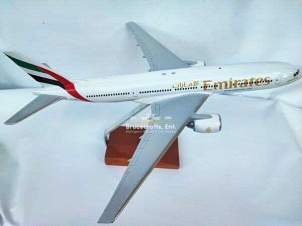 B777-200 Emirates Airlines A6-EME - Image 17